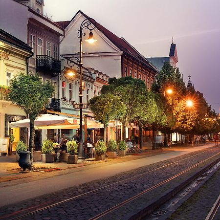 Hotel Ambassador Kosice Ngoại thất bức ảnh