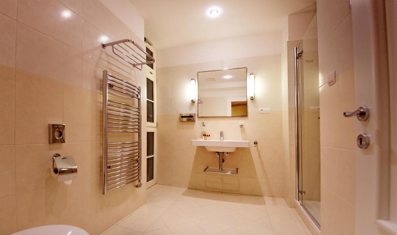 Hotel Ambassador Kosice Ngoại thất bức ảnh