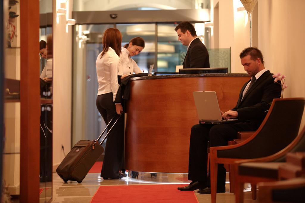 Hotel Ambassador Kosice Ngoại thất bức ảnh
