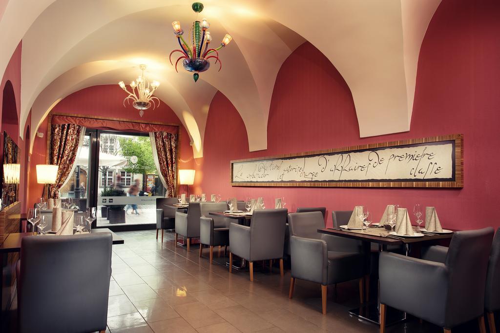 Hotel Ambassador Kosice Ngoại thất bức ảnh
