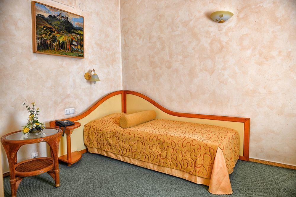 Hotel Ambassador Kosice Ngoại thất bức ảnh
