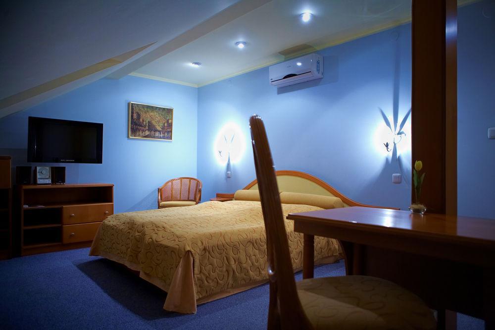 Hotel Ambassador Kosice Ngoại thất bức ảnh