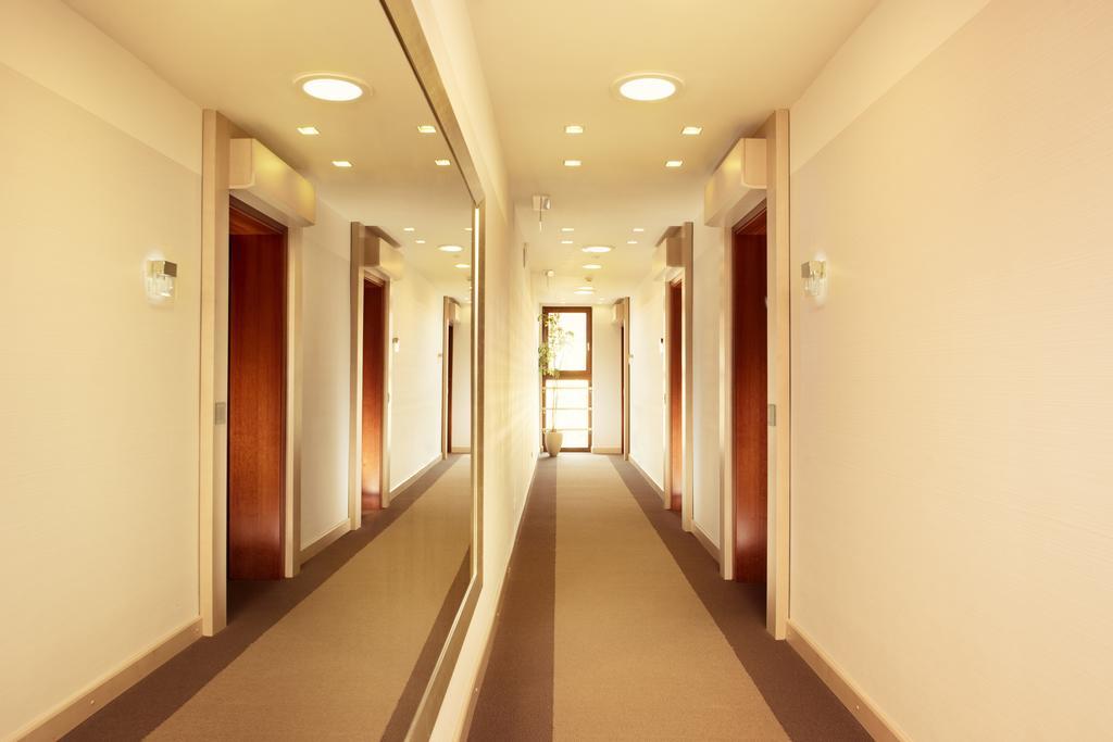 Hotel Ambassador Kosice Ngoại thất bức ảnh