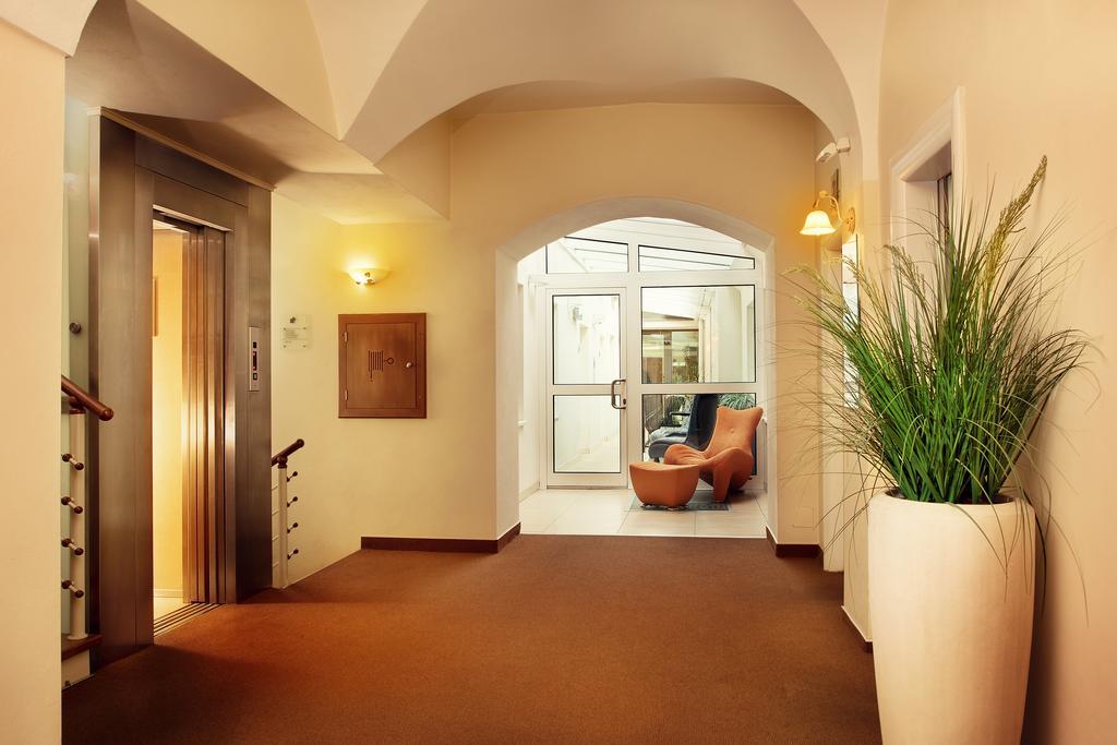 Hotel Ambassador Kosice Ngoại thất bức ảnh