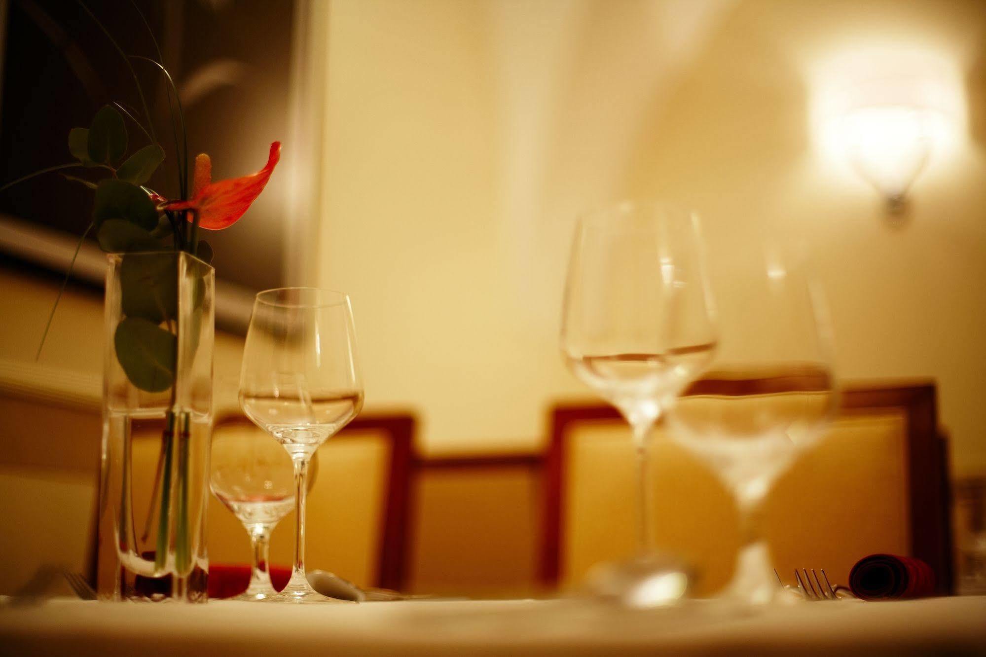 Hotel Ambassador Kosice Ngoại thất bức ảnh