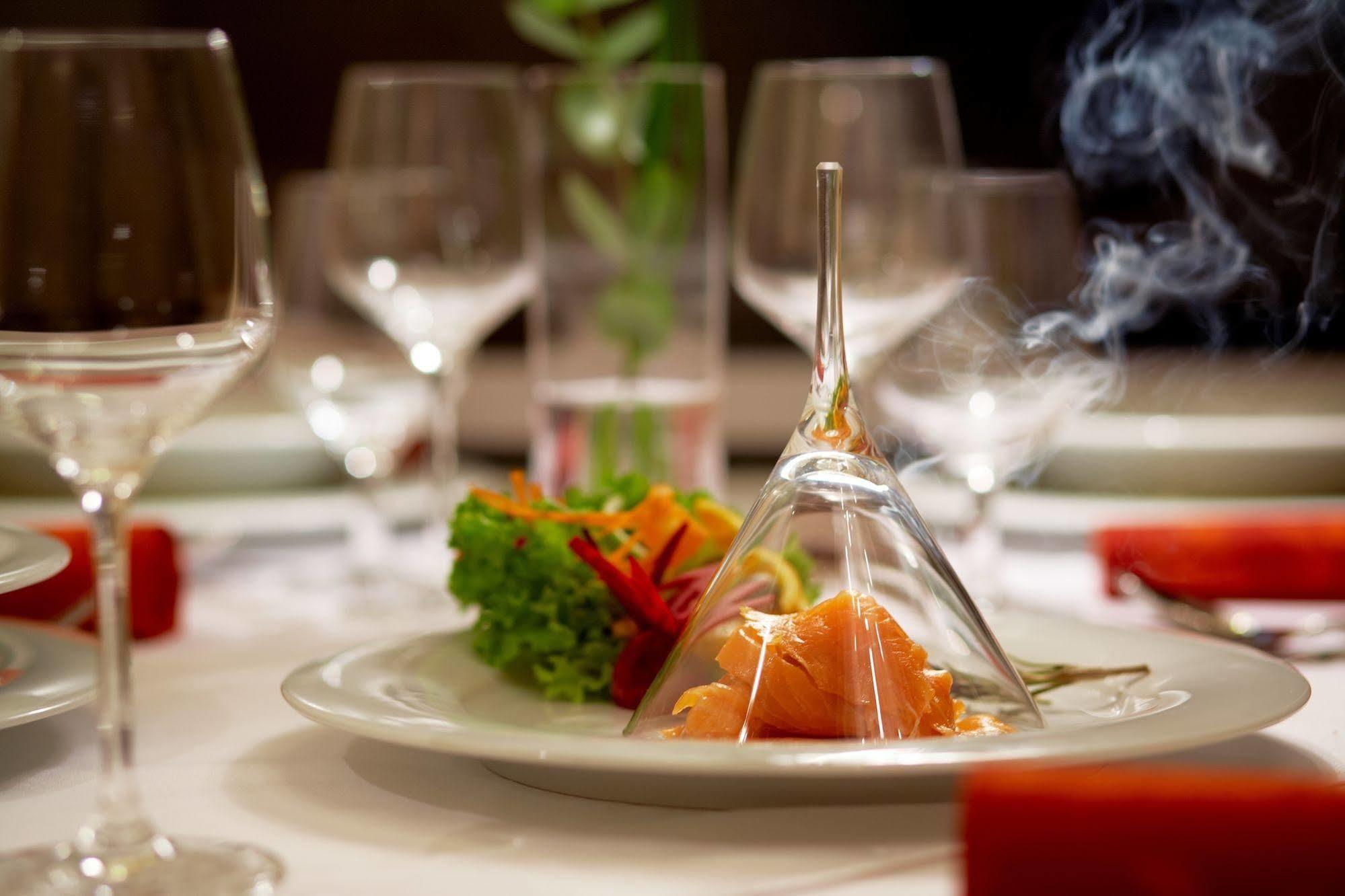 Hotel Ambassador Kosice Ngoại thất bức ảnh