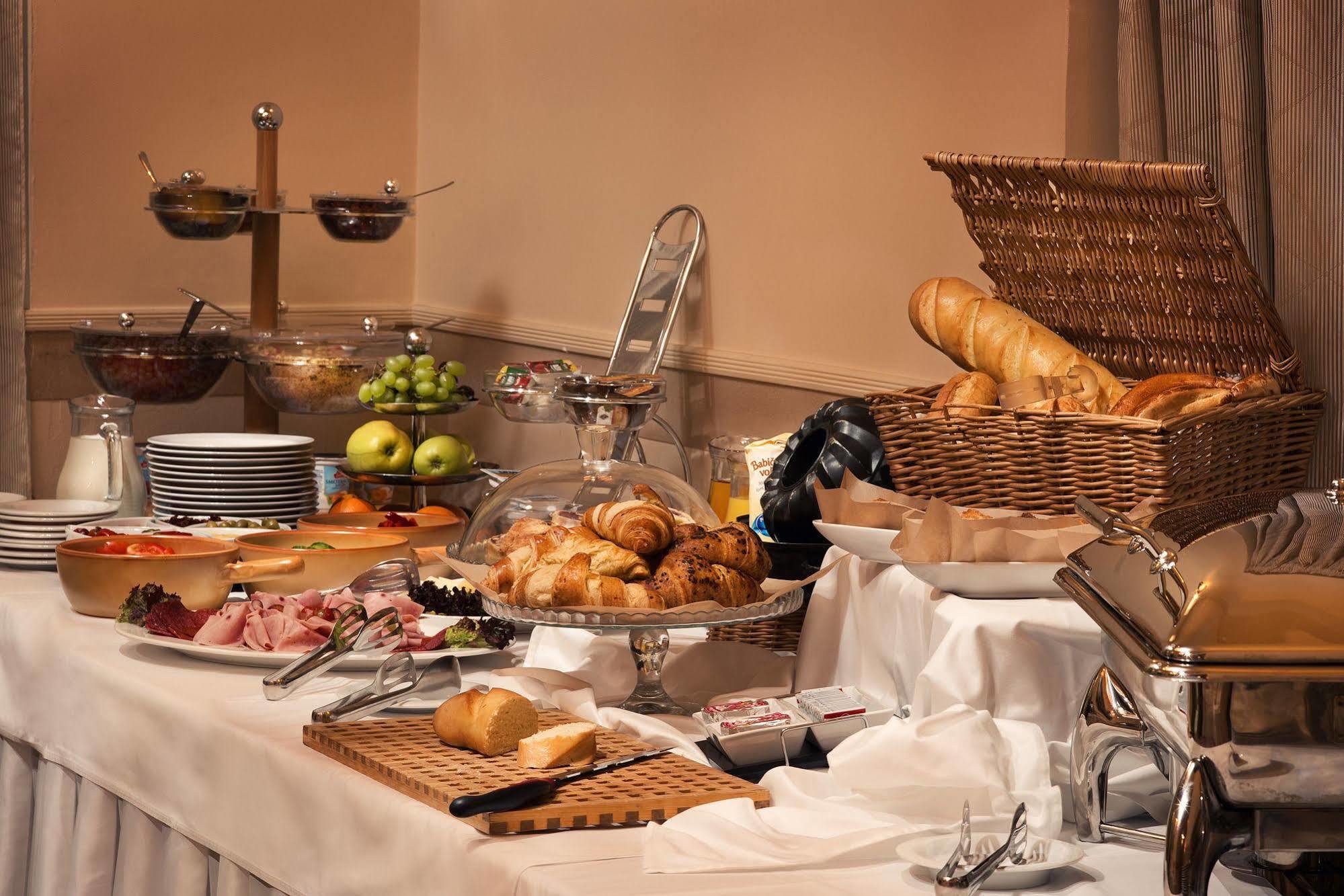 Hotel Ambassador Kosice Ngoại thất bức ảnh