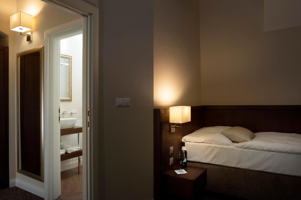 Hotel Ambassador Kosice Ngoại thất bức ảnh