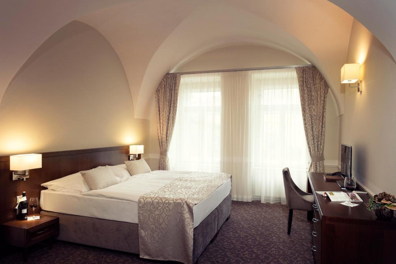Hotel Ambassador Kosice Ngoại thất bức ảnh