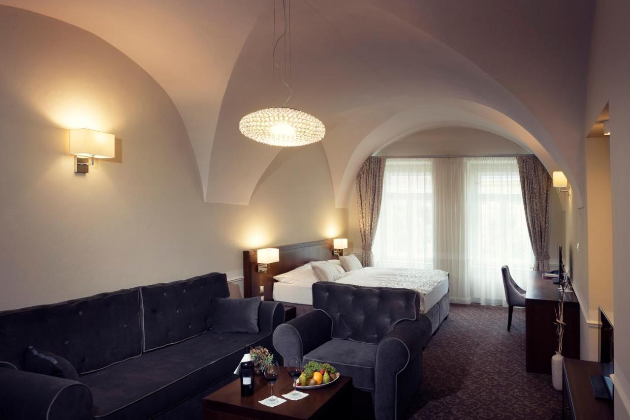 Hotel Ambassador Kosice Ngoại thất bức ảnh