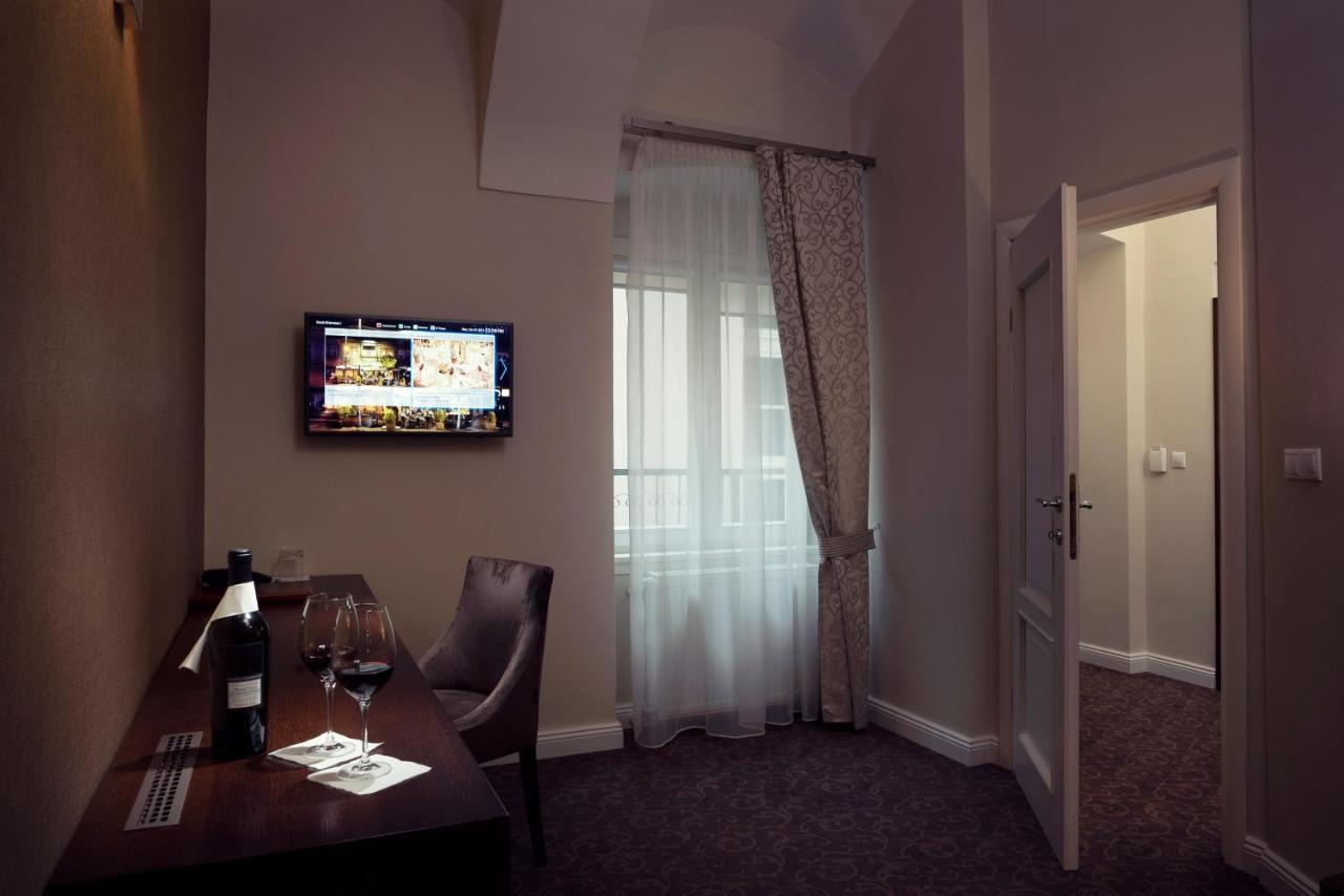 Hotel Ambassador Kosice Ngoại thất bức ảnh