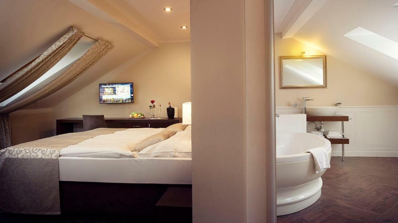 Hotel Ambassador Kosice Ngoại thất bức ảnh