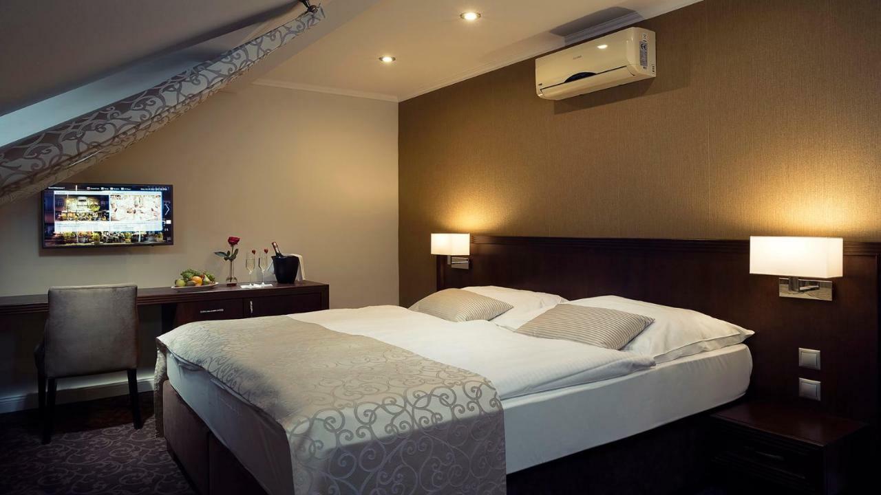 Hotel Ambassador Kosice Ngoại thất bức ảnh