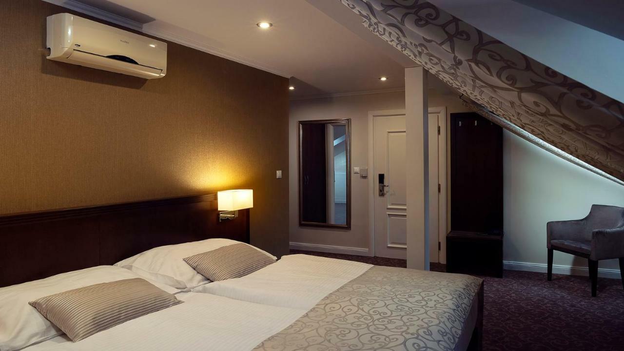 Hotel Ambassador Kosice Ngoại thất bức ảnh