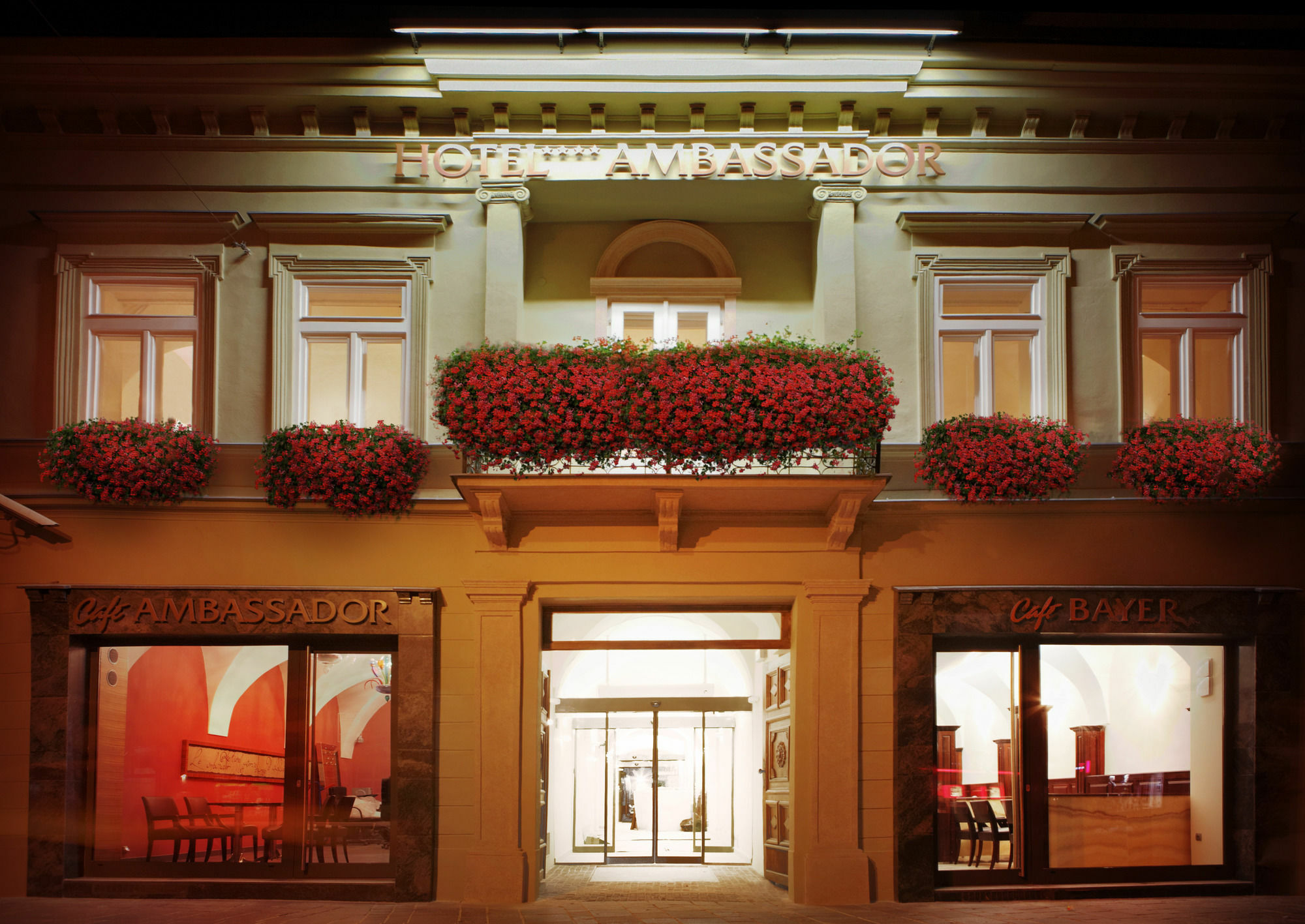 Hotel Ambassador Kosice Ngoại thất bức ảnh