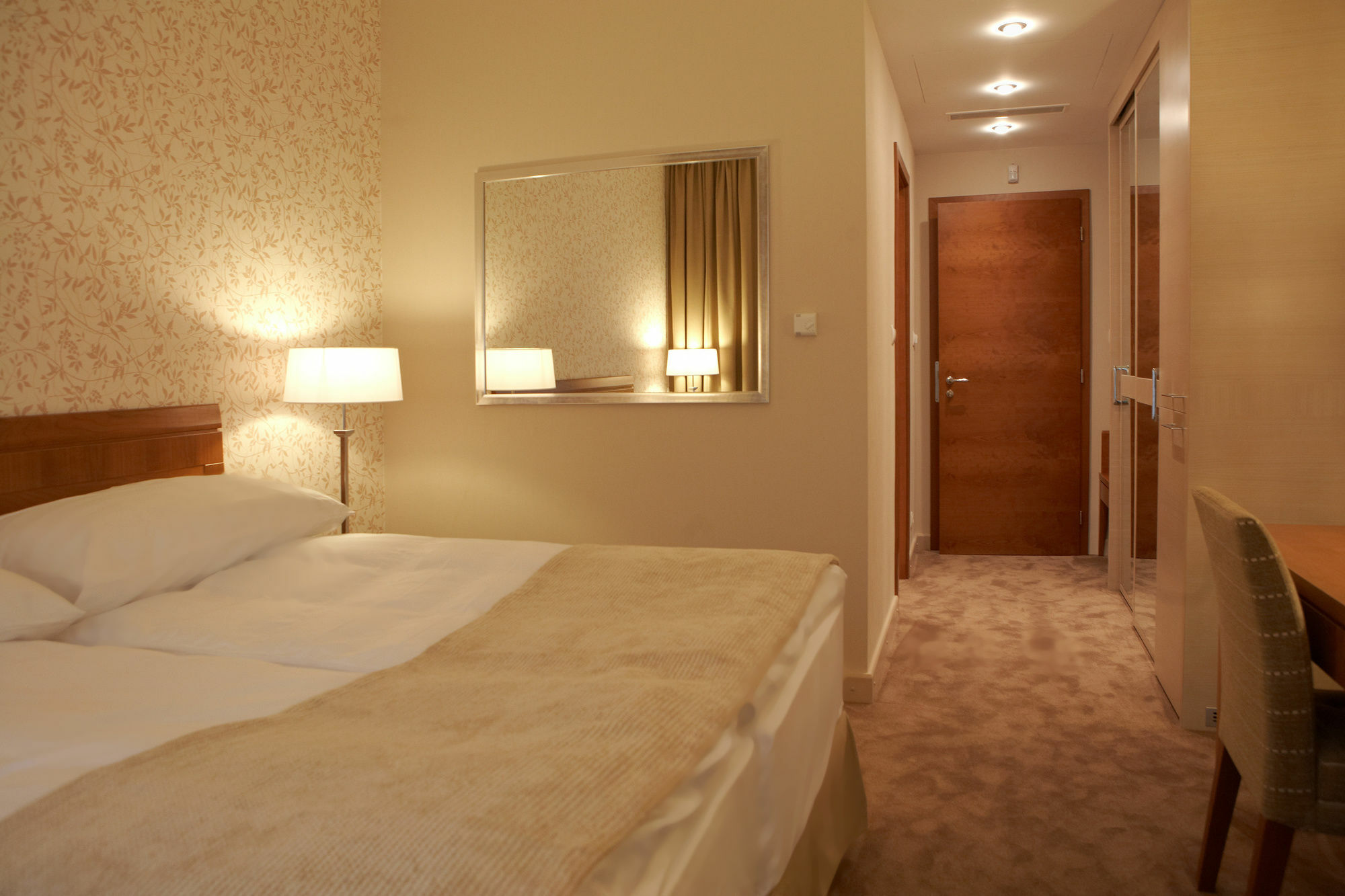 Hotel Ambassador Kosice Ngoại thất bức ảnh
