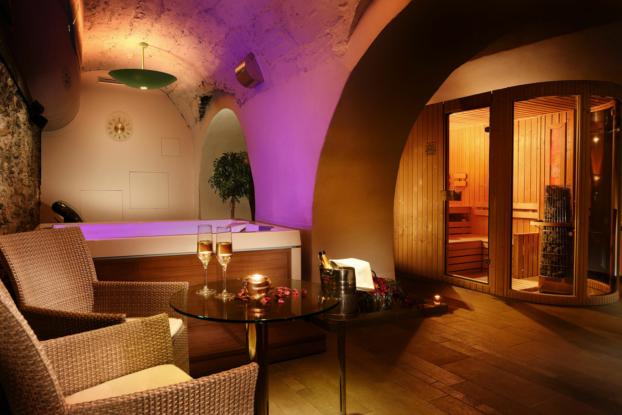 Hotel Ambassador Kosice Ngoại thất bức ảnh