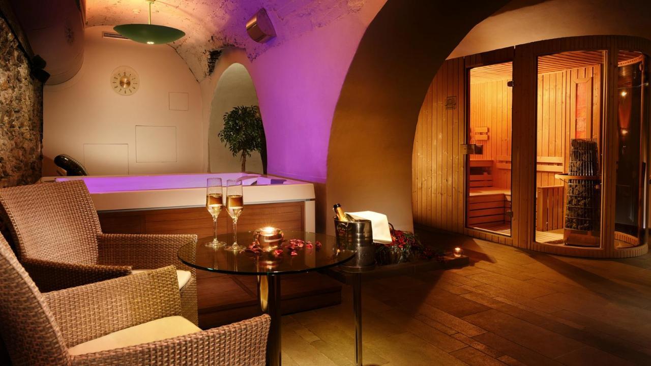 Hotel Ambassador Kosice Ngoại thất bức ảnh